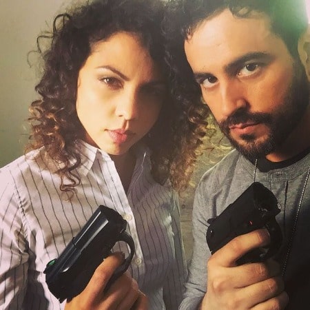 Picture of Jess Salgueiro with her co-actor in a series scene